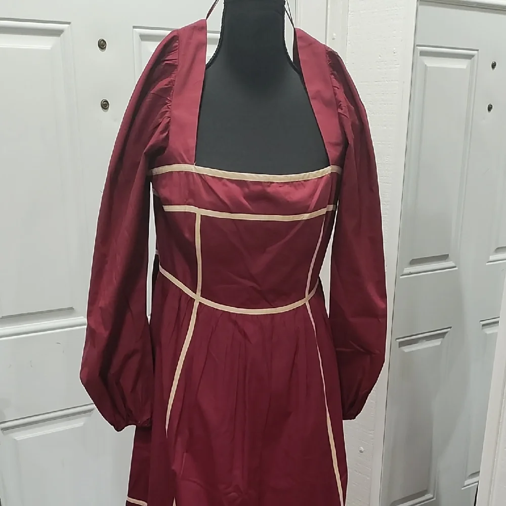 Square-Neck Burgundy Long Sleeve Tiered Dress with Contrast Trim - Picture 2 of 10